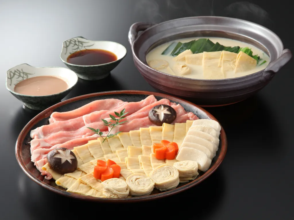 湯葉と伊勢美稲豚の豆乳しゃぶしゃぶ鍋イメージ